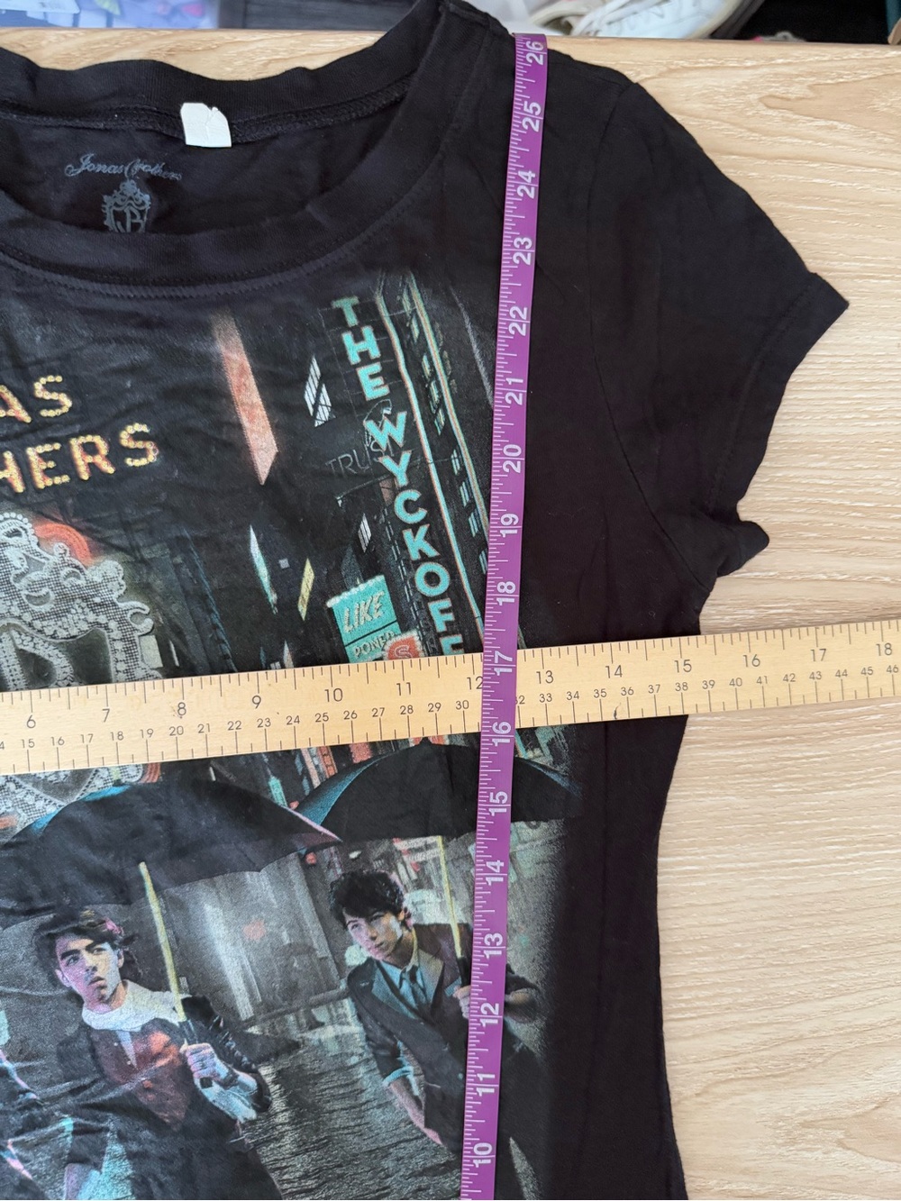 Y2K 2008 Jonas Brothers Graphic Print Black Tee Large Fitted 2000s 2010 - Picture 5 of 5